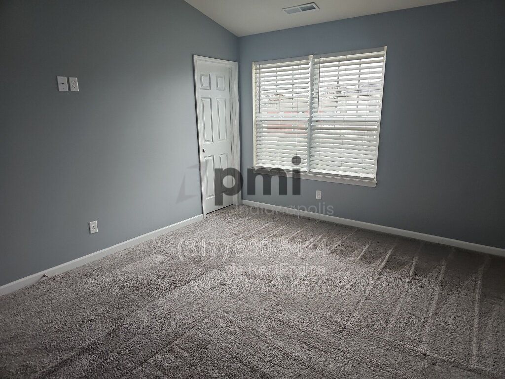 2948 W New Yort St 3 beds, 2.5 baths property image