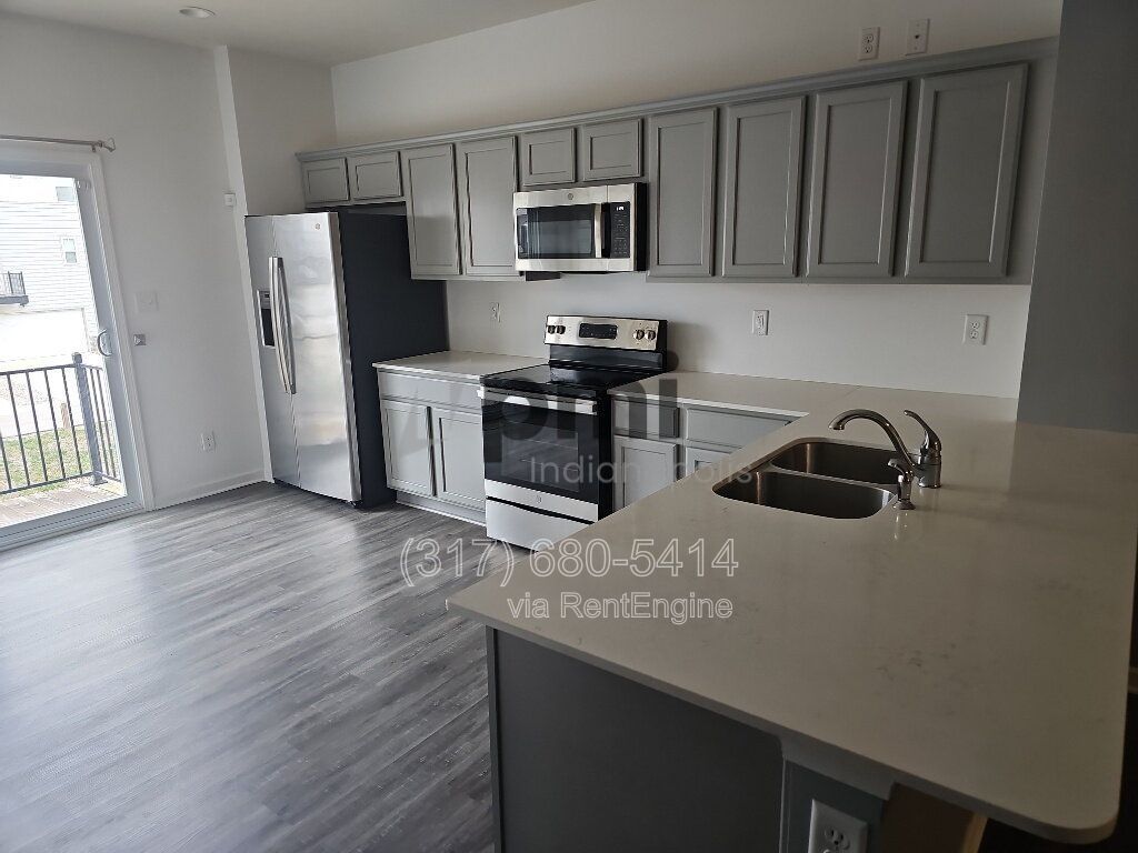 2948 W New Yort St 3 beds, 2.5 baths property image