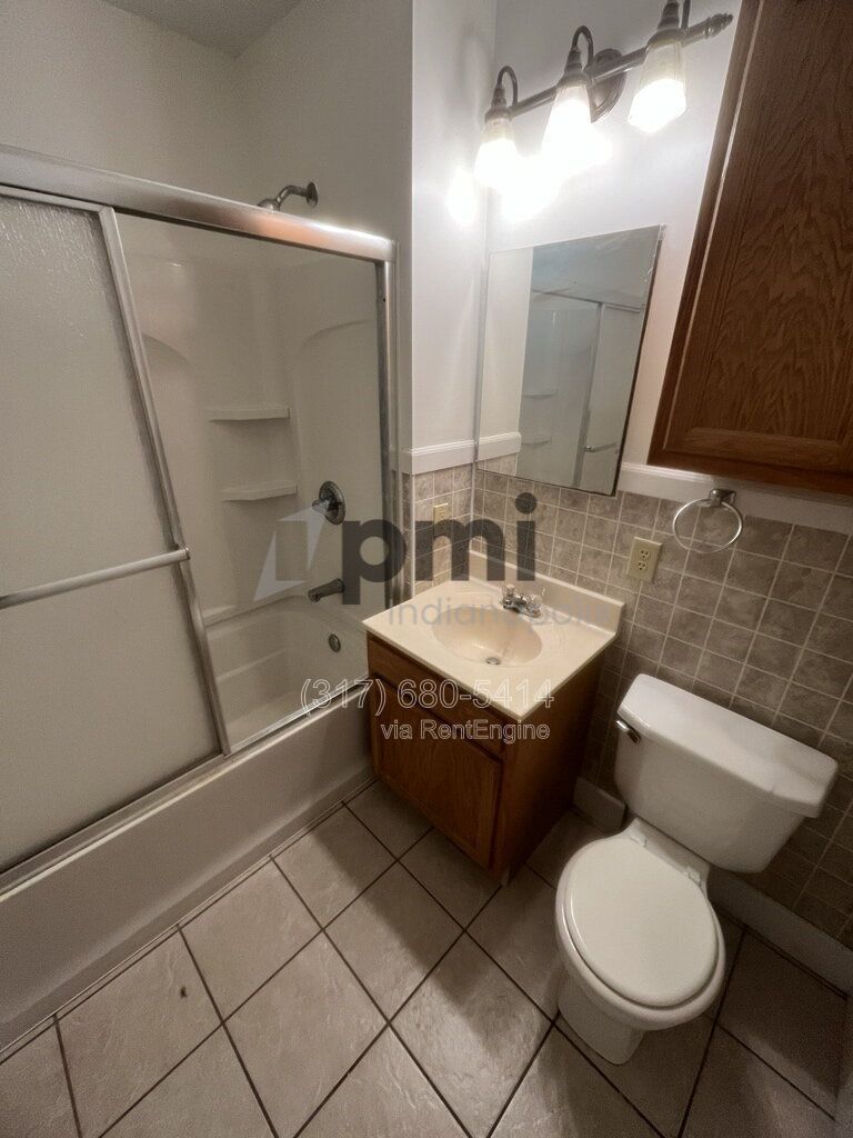 1425 W Washington St (Muncie) 5 bed 2 bath property image