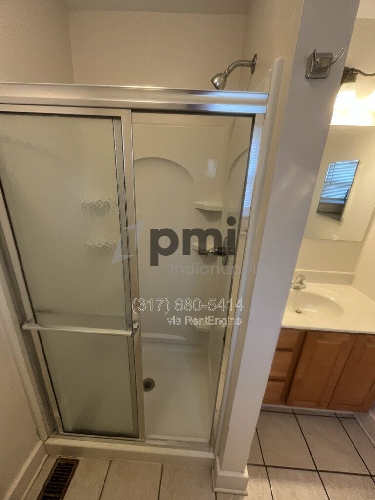 1425 W Washington St (Muncie) 5 bed 2 bath property image