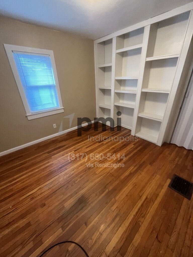 1425 W Washington St (Muncie) 5 bed 2 bath property image