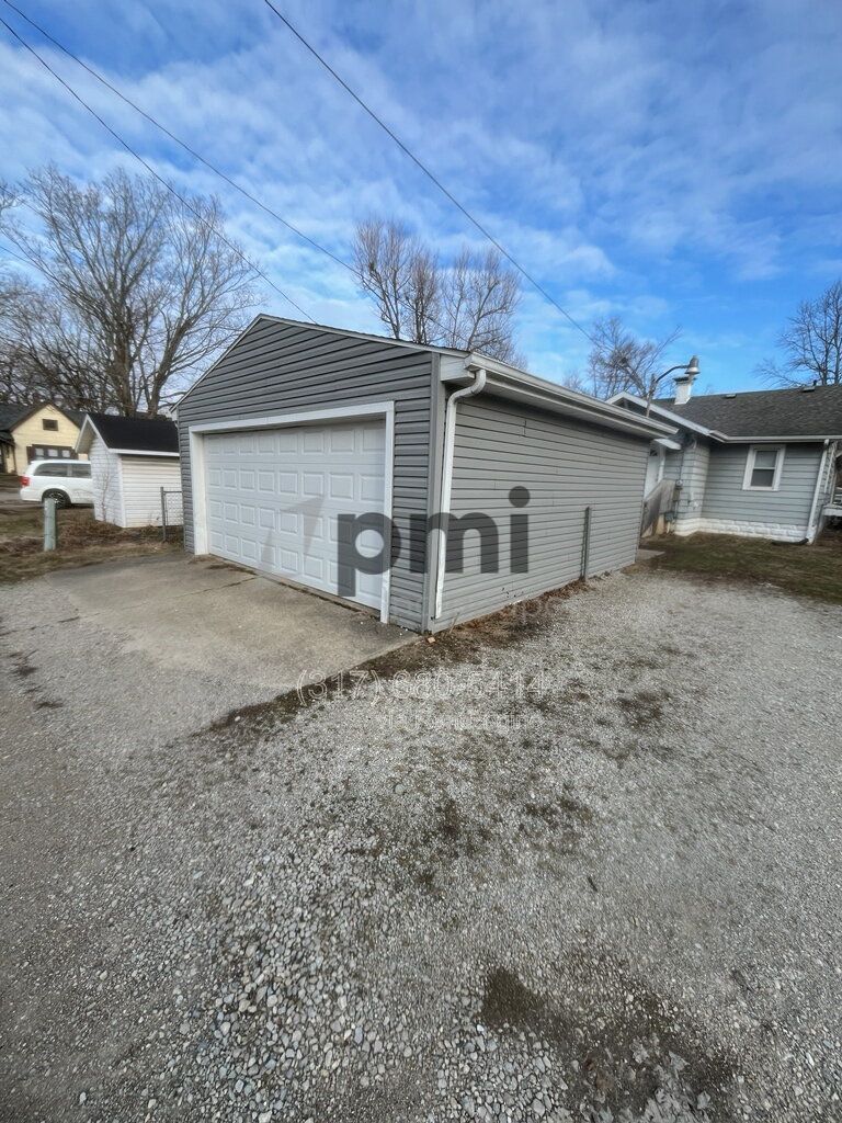 1425 W Washington St (Muncie) 5 bed 2 bath property image