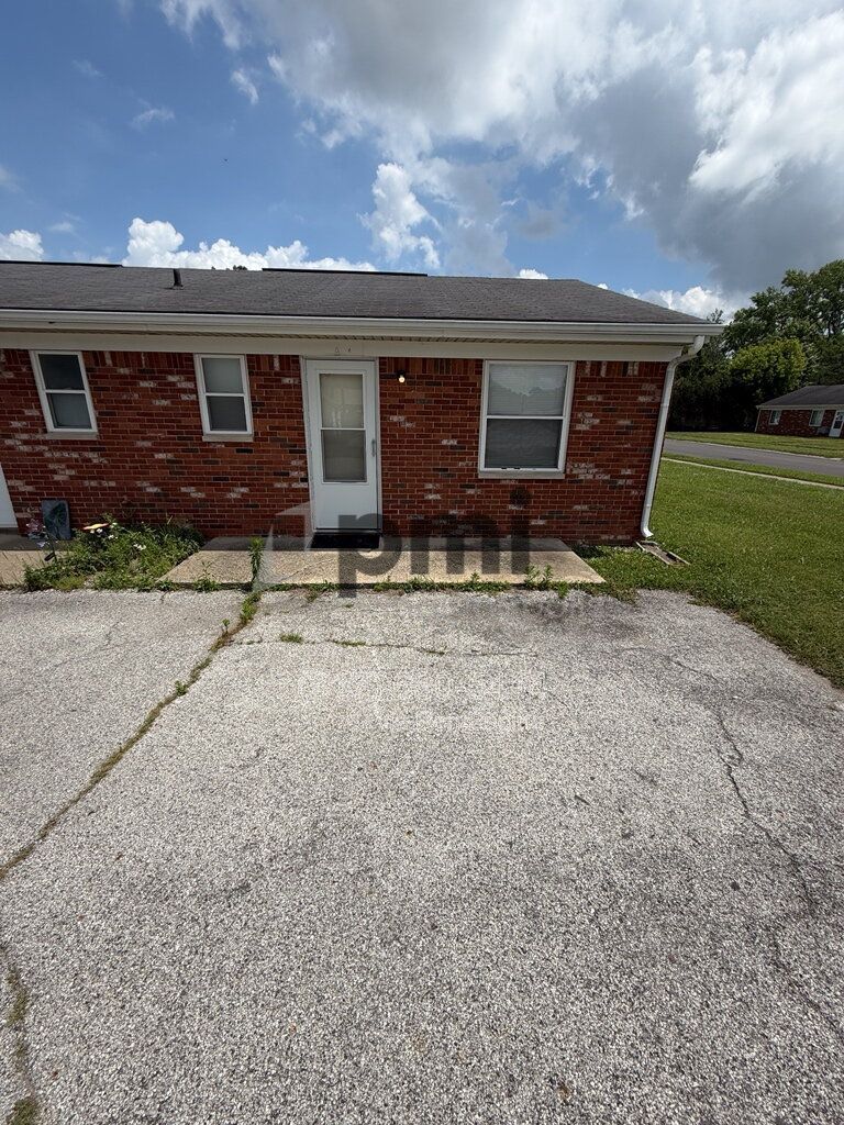 122 West William Drive Unit A (Brownsburg) 1 bed 1 bath property image